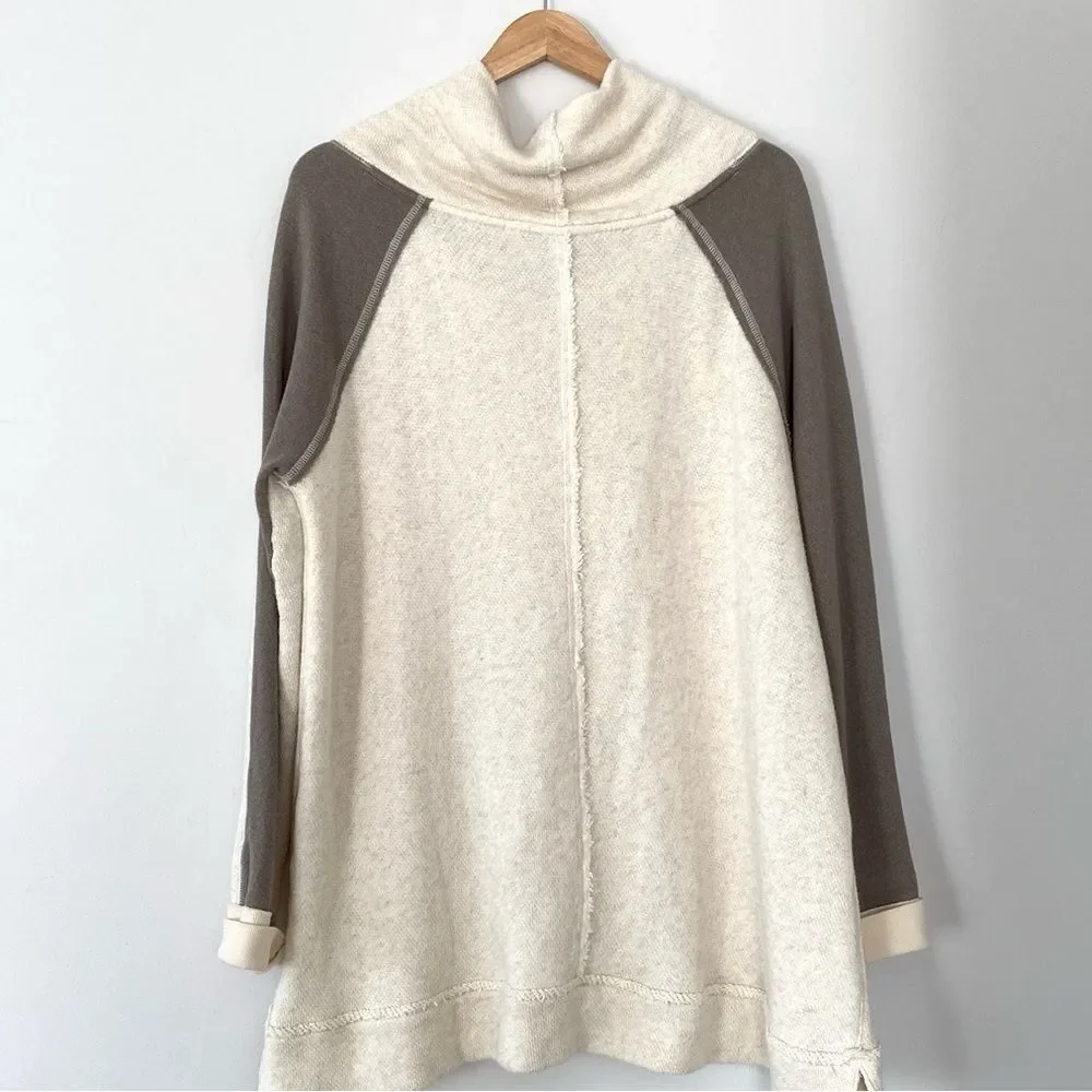 Free People Cocoon Cowl Neck Pullover Oatmeal Gray sz L Relaxed Fit Boho Beach
